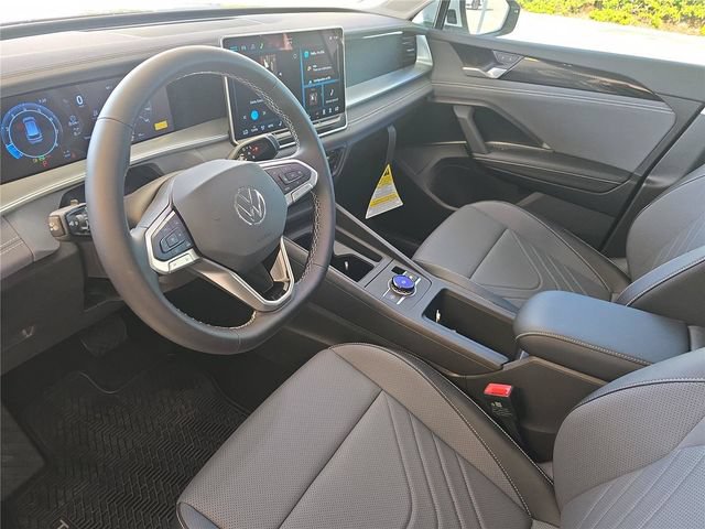 New 2026 Volkswagen Tiguan SE FWD image 13
