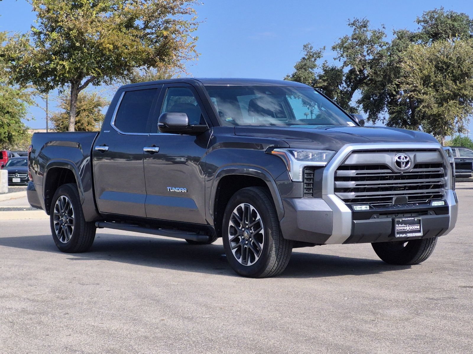 Used 2025 Toyota Tundra Limited AWD/4WD image 7