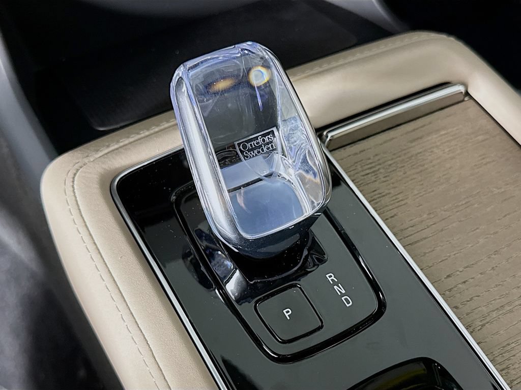 New 2026 Volvo XC90 B6 Plus w/ Protection Package Premier AWD/4WD image 17