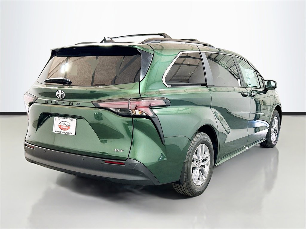 New 2026 Toyota Sienna XLE image 4