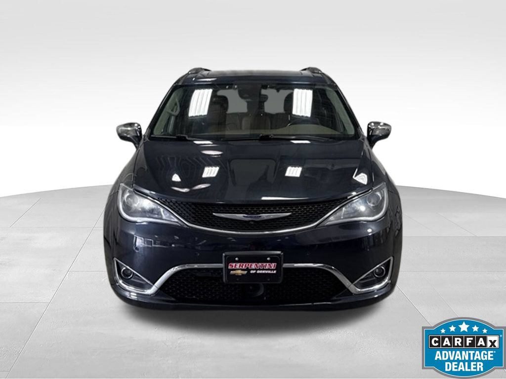 Used 2019 Chrysler Pacifica Limited w/ Advanced Safetytec Group FWD image 2