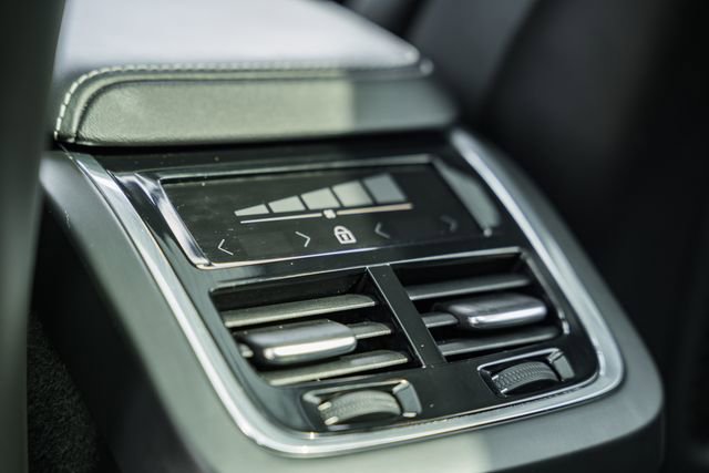 Used 2021 Volvo XC60 T6 R-Design w/ Advanced Package image 31