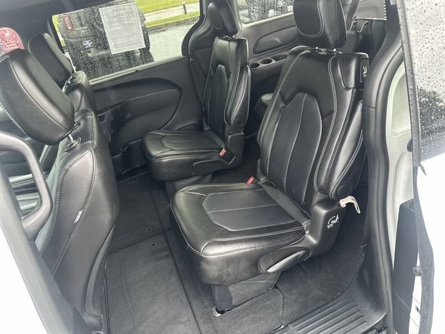 Used 2025 Chrysler Pacifica Select FWD image 24