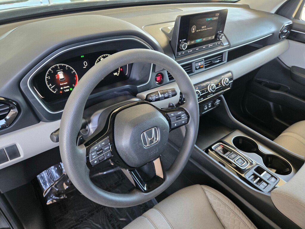 Used 2023 Honda Pilot LX image 12