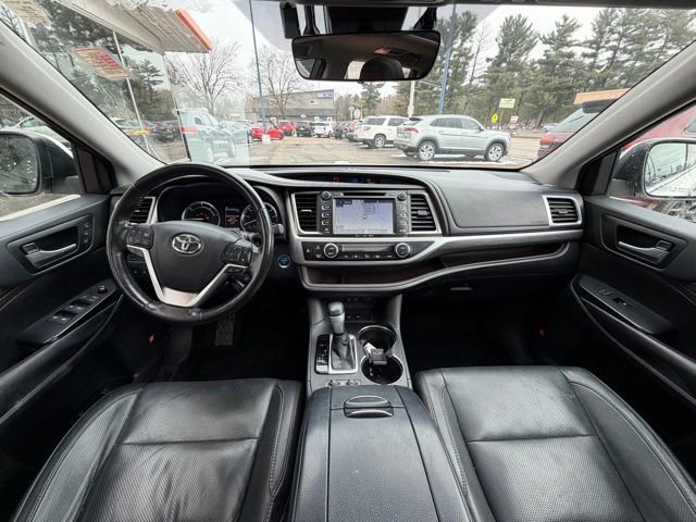 Used 2017 Toyota Highlander Limited Platinum image 13