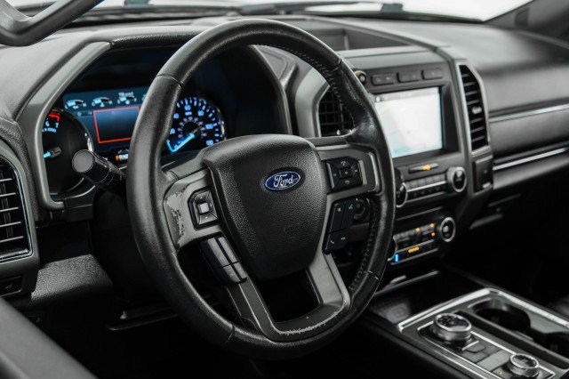 Used 2018 Ford Expedition XLT w/ Equipment Group 202A AWD/4WD image 13