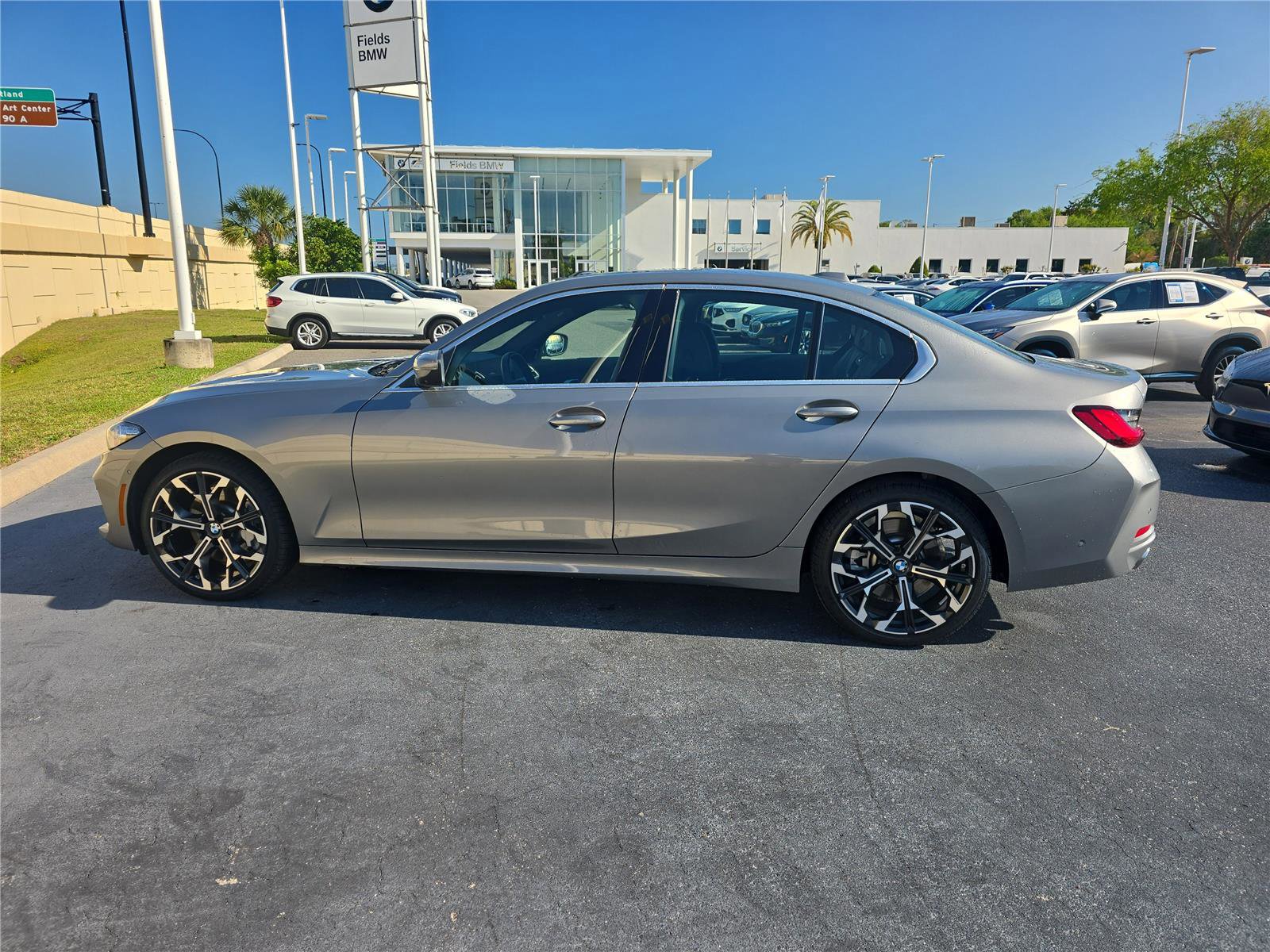 Used 2025 BMW 330i Sedan RWD image 4