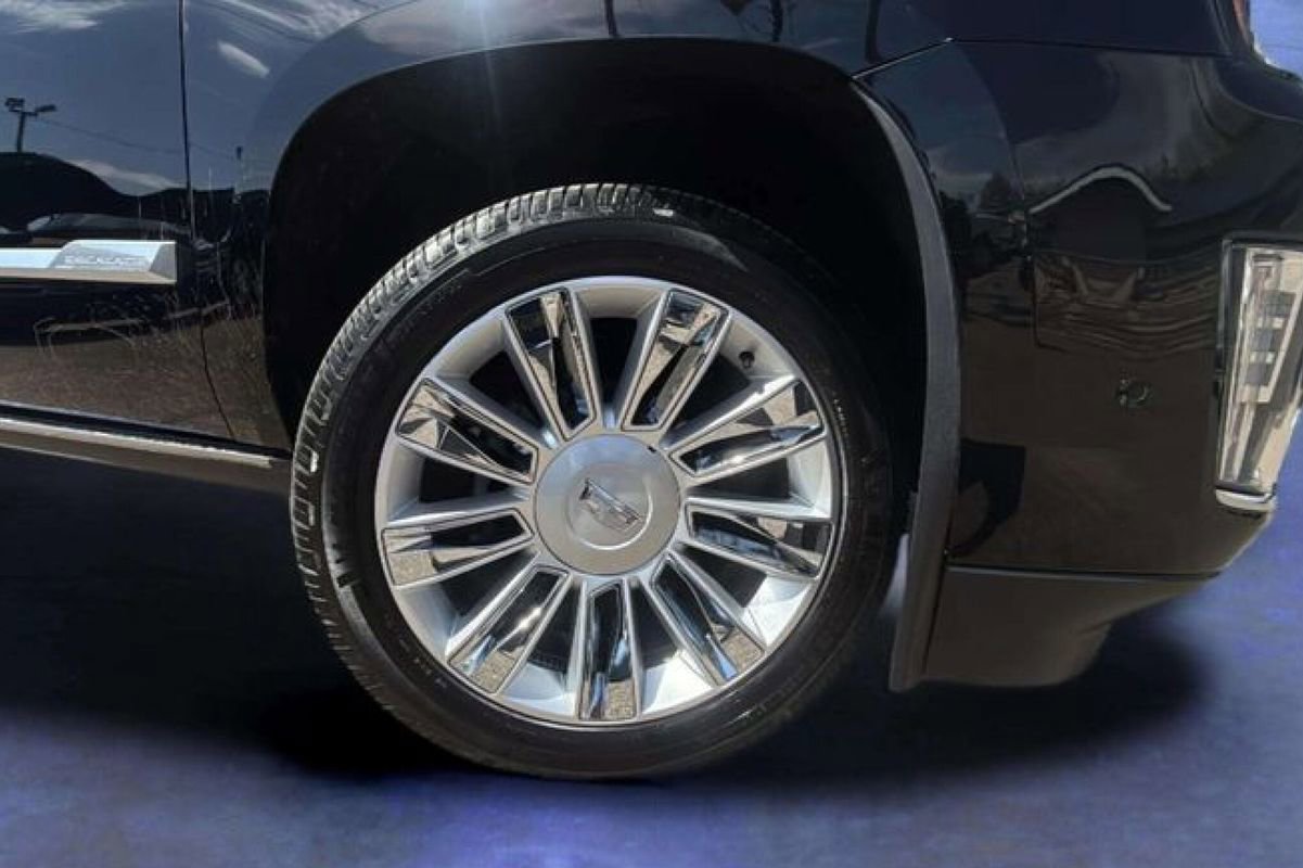 Used 2018 Cadillac Escalade ESV Platinum image 25