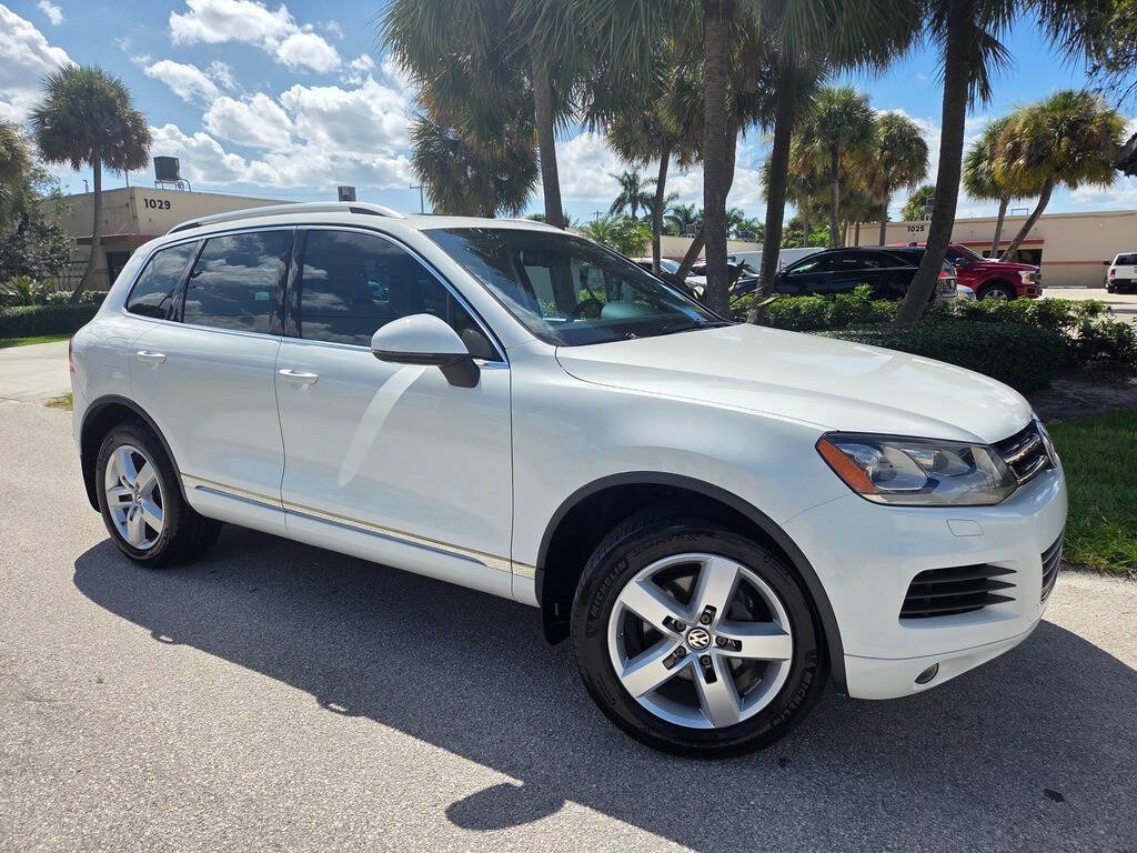 Used 2014 Volkswagen Touareg TDI AWD/4WD image 3