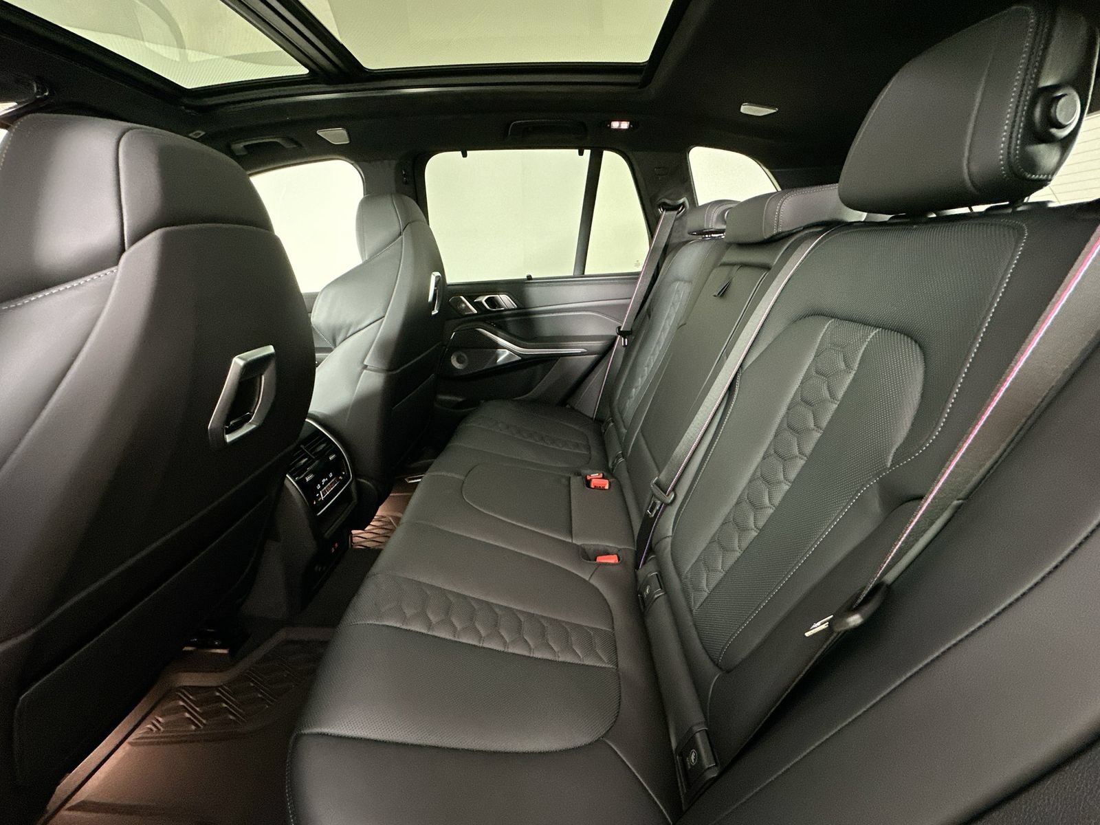 New 2026 BMW X5 M Competition w/ Executive Package AWD/4WD image 37