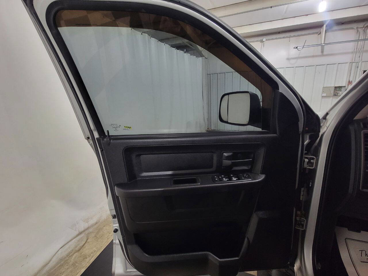 Used 2015 RAM 1500 Express AWD/4WD image 9