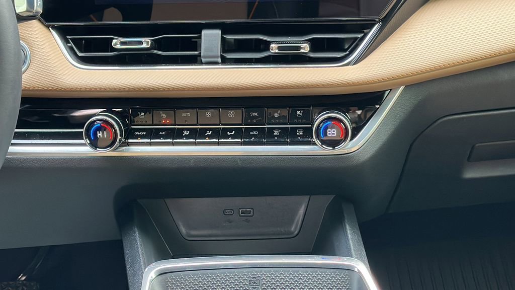 Used 2026 Chevrolet Equinox ACTIV w/ Safety and Technology Package image 19