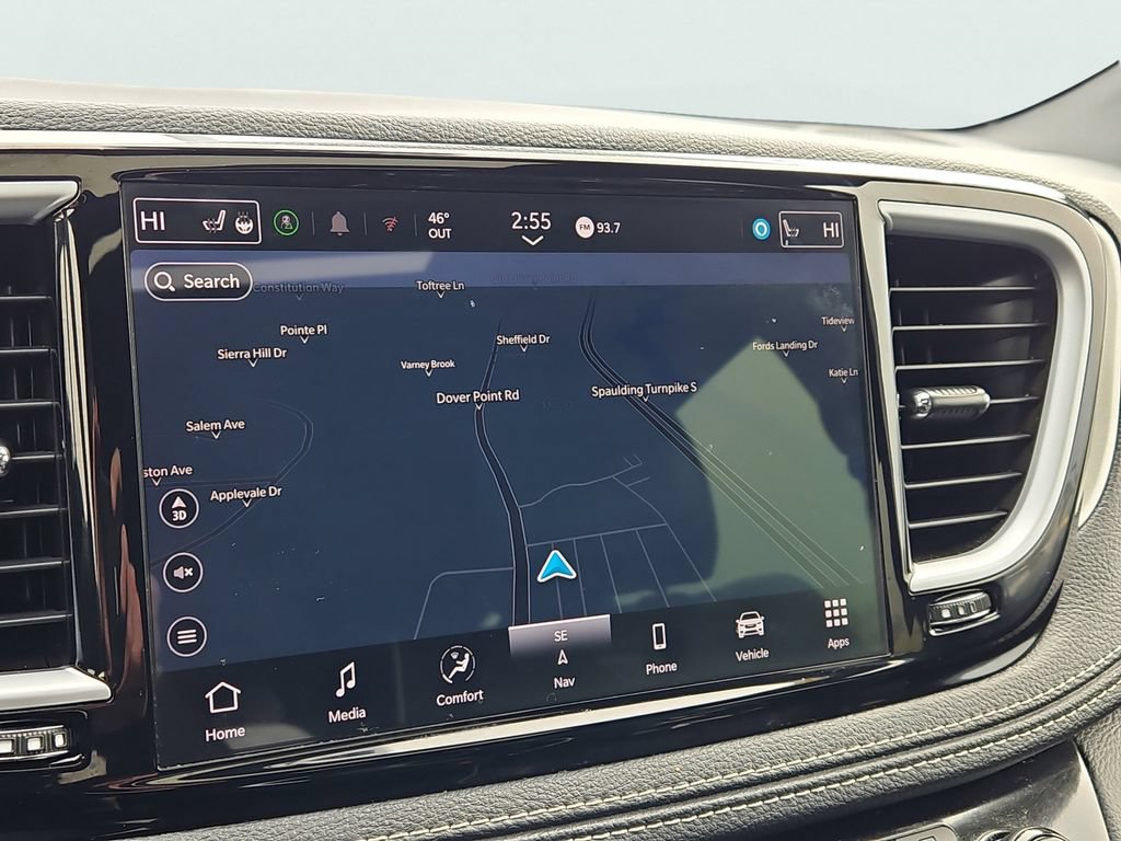 Used 2024 Chrysler Pacifica Premium FWD image 17