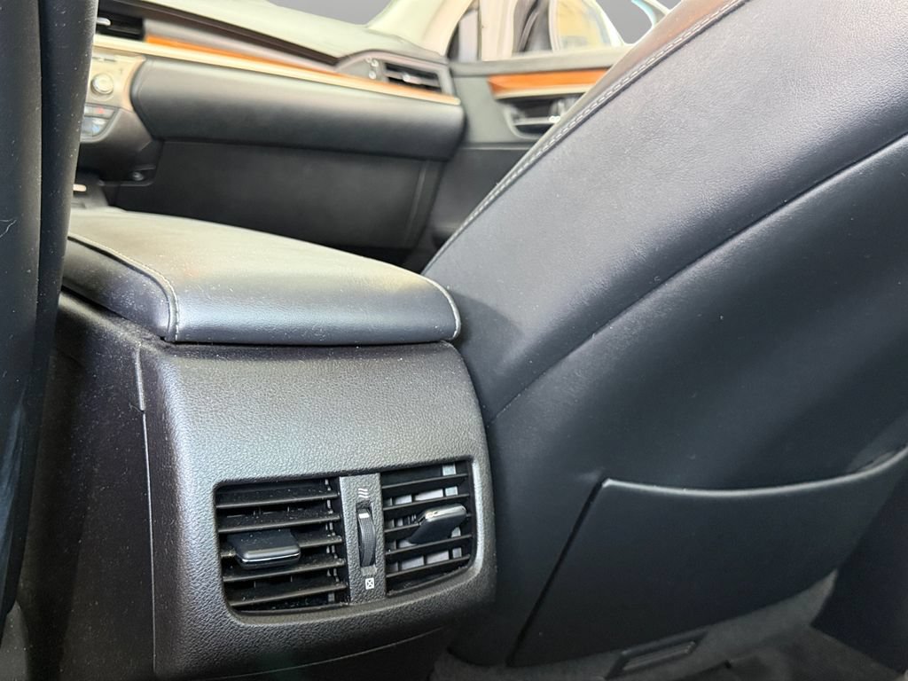 Used 2013 Lexus ES 300h w/ Luxury Pkg FWD image 19