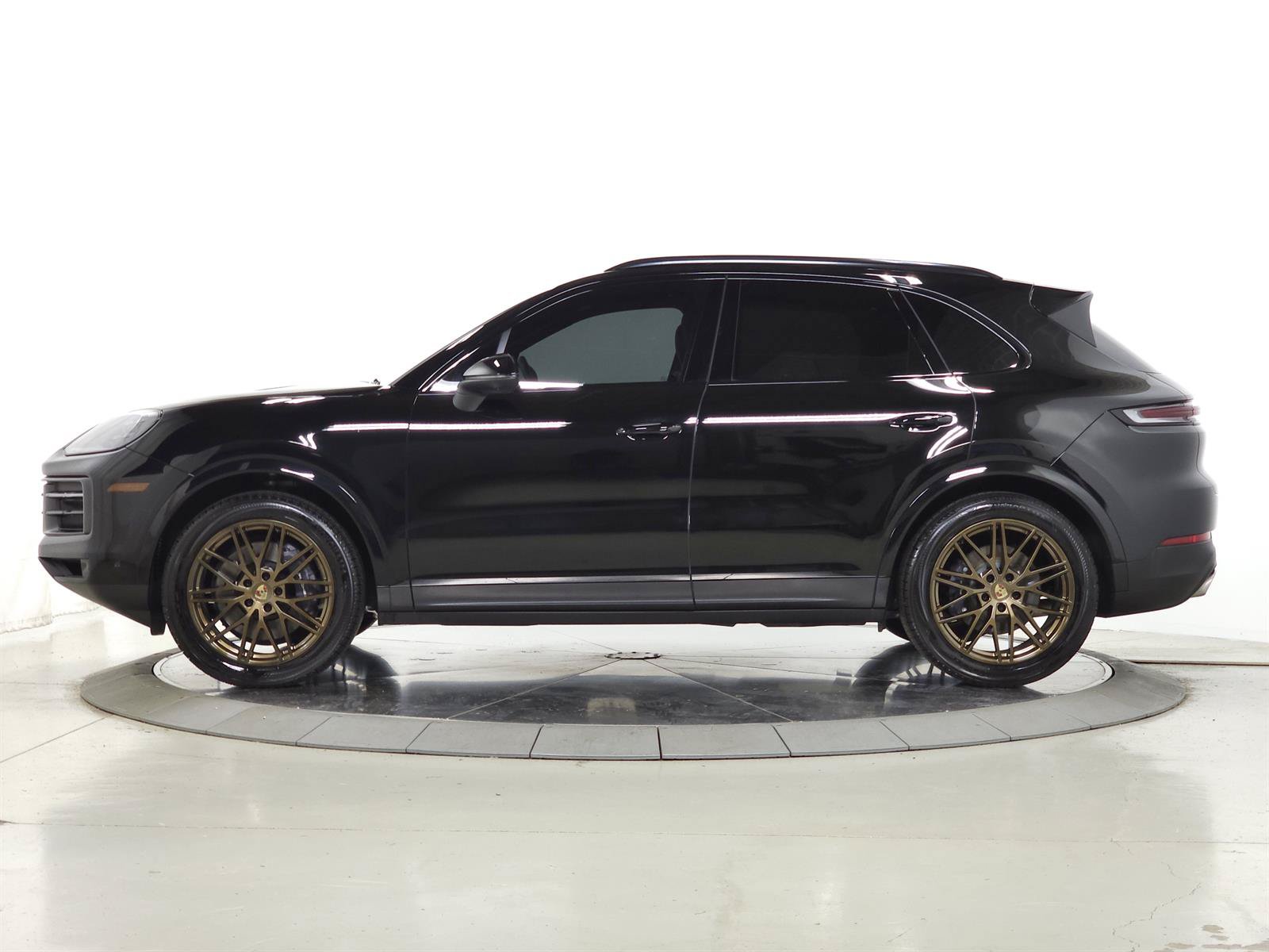 Used 2024 Porsche Cayenne AWD/4WD image 4