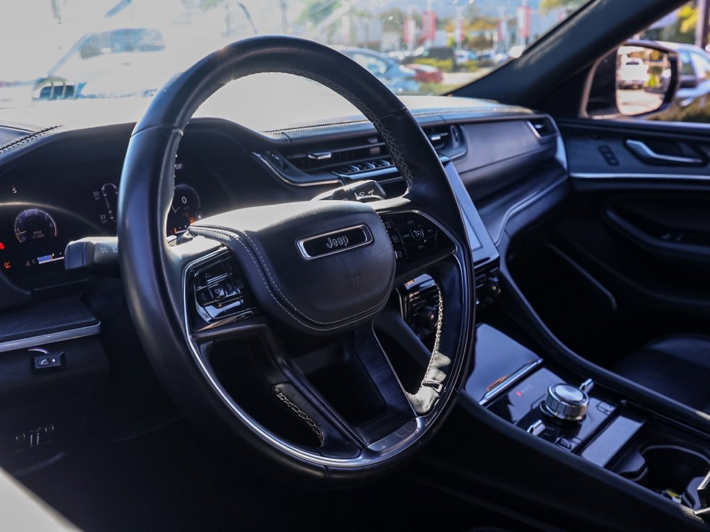 Used 2022 Jeep Grand Cherokee Overland w/ Luxury Tech Group IV image 14