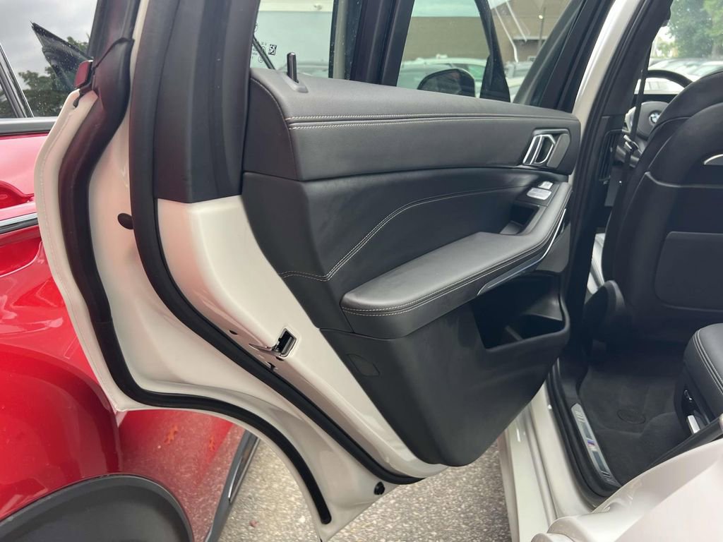 Used 2024 BMW X7 xDrive40i w/ M Sport Package image 14