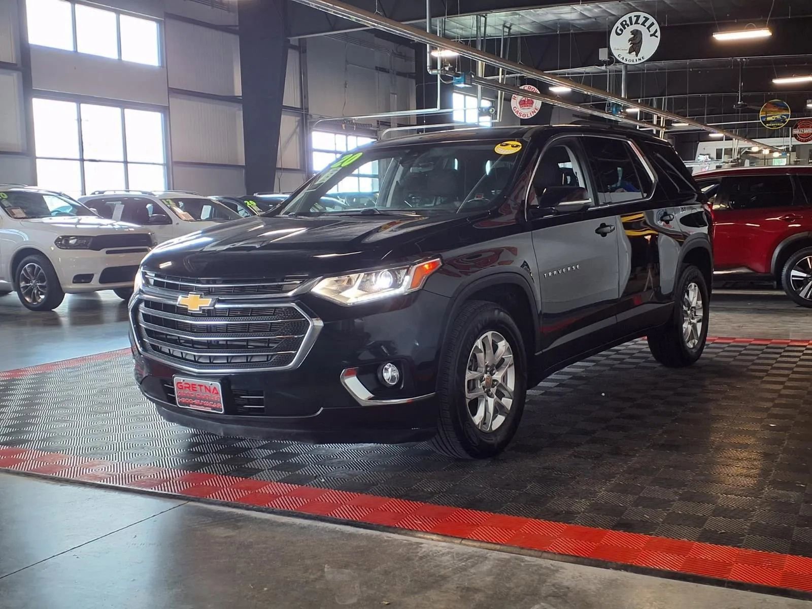 Used 2020 Chevrolet Traverse LT w/ Driver Confidence II Package AWD/4WD image 3
