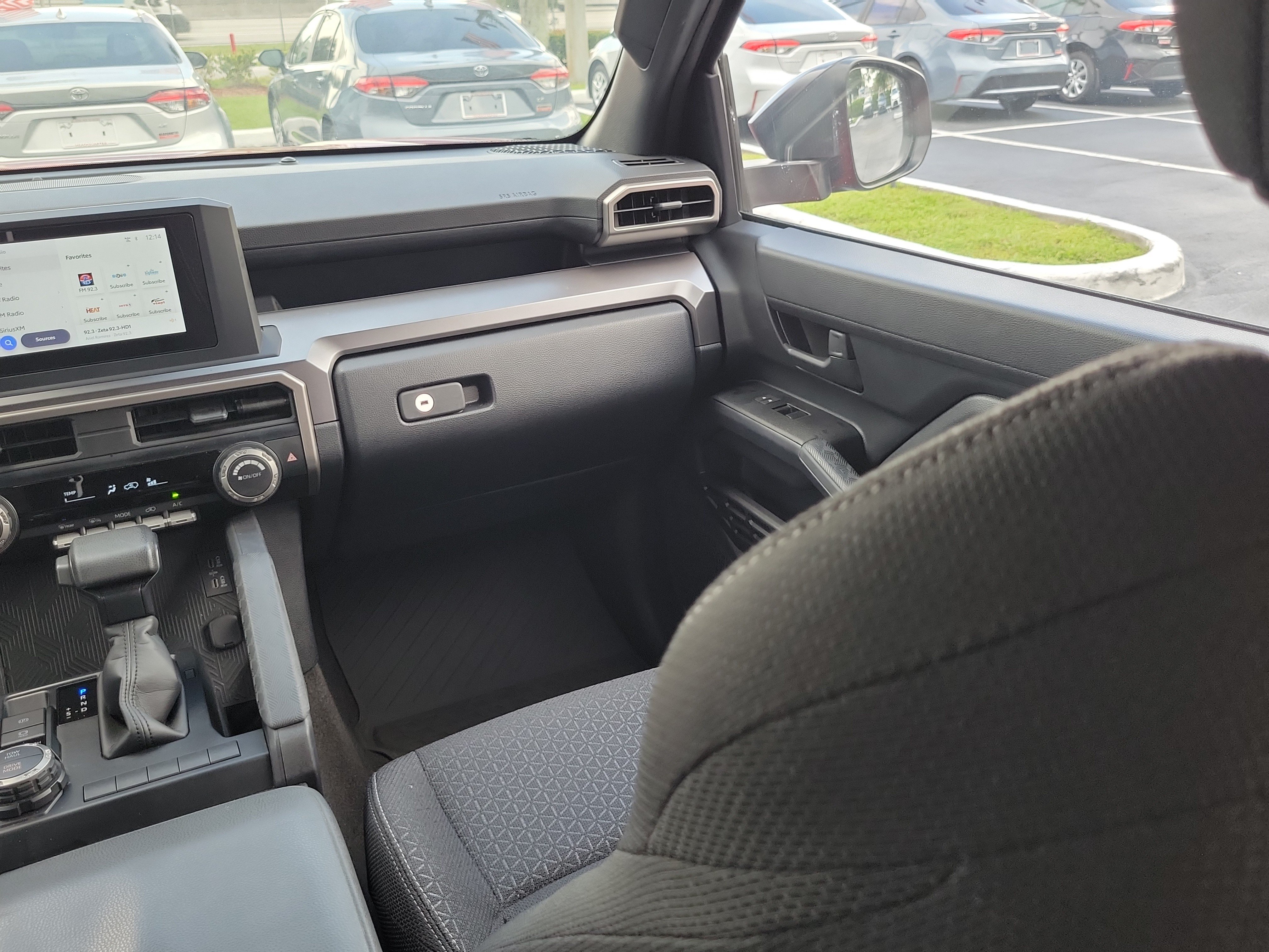 Used 2025 Toyota 4Runner SR5 AWD/4WD image 17
