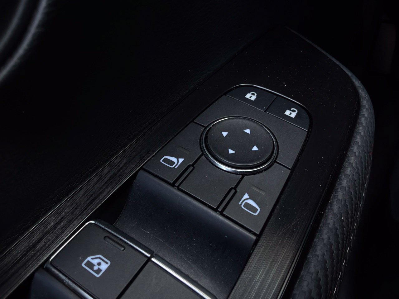 Used 2026 Nissan Kicks SR FWD image 24