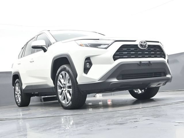 Used 2022 Toyota RAV4 XLE Premium AWD/4WD image 29