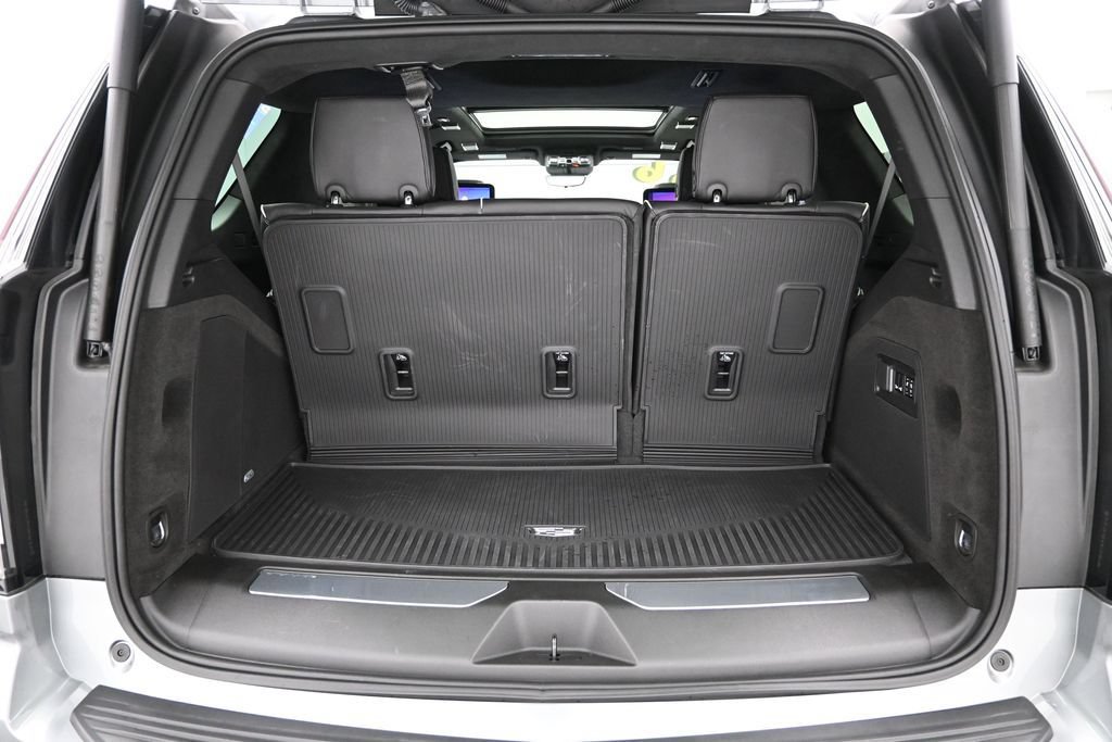 Used 2026 Cadillac Escalade Platinum Sport w/ LPO, ONYX Package AWD/4WD image 38
