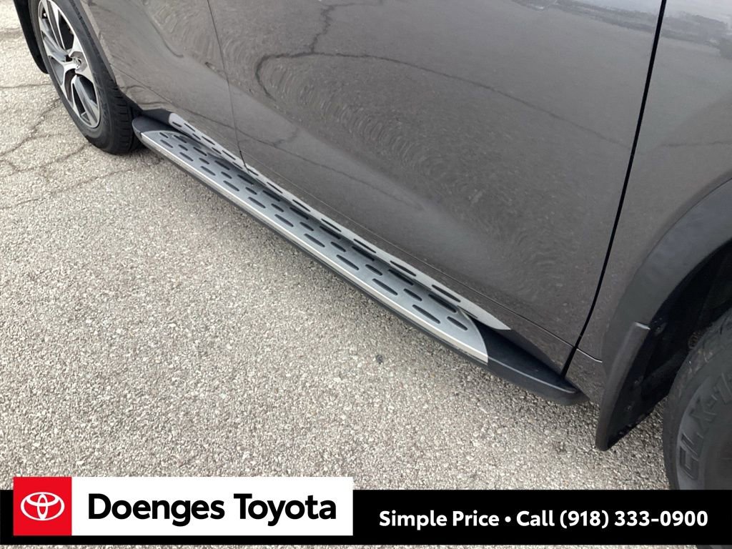 Used 2022 Toyota Highlander XLE image 25