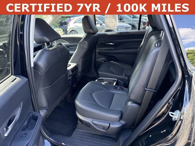 Used 2025 Toyota Grand Highlander AWD image 16