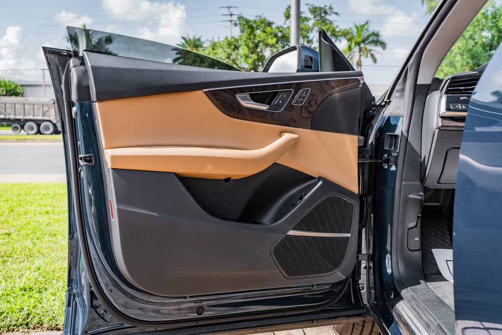 Used 2019 Audi Q8 Prestige AWD/4WD image 17
