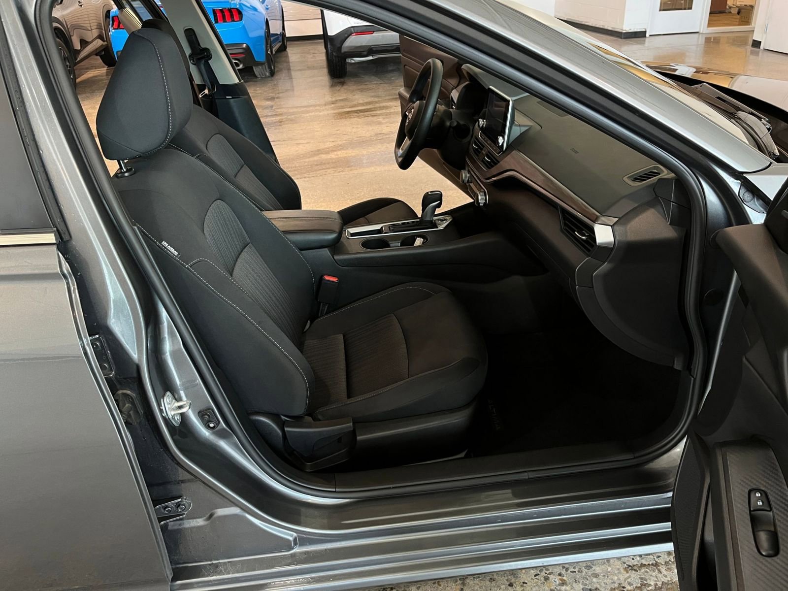 Used 2025 Nissan Altima 2.5 SV image 35