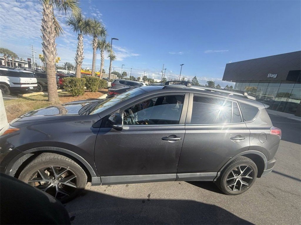 Used 2017 Toyota RAV4 SE image 5