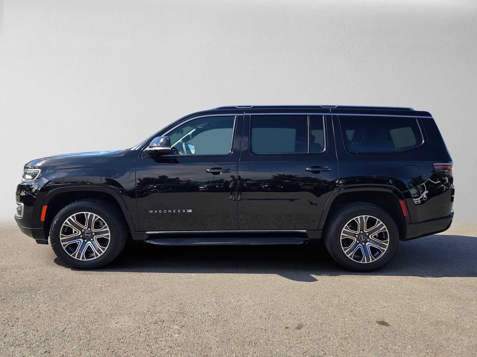 Used 2025 Jeep Wagoneer 4WD image 6