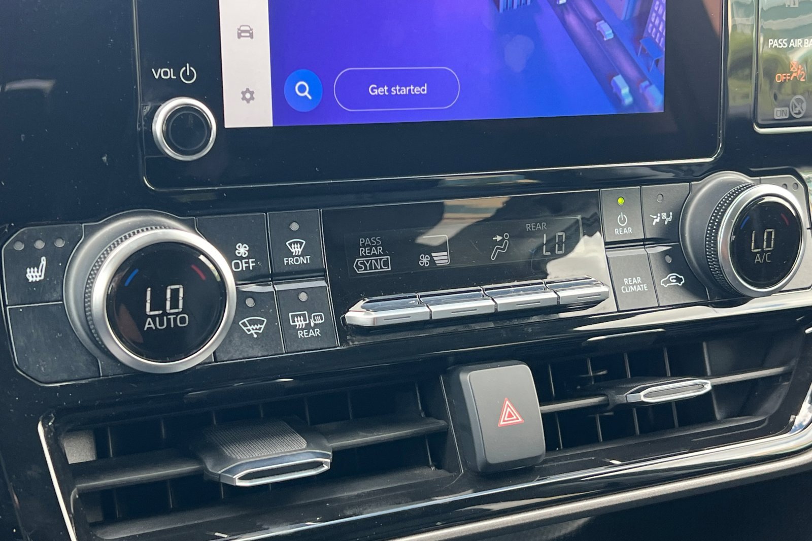 Used 2024 Toyota Highlander XLE image 28