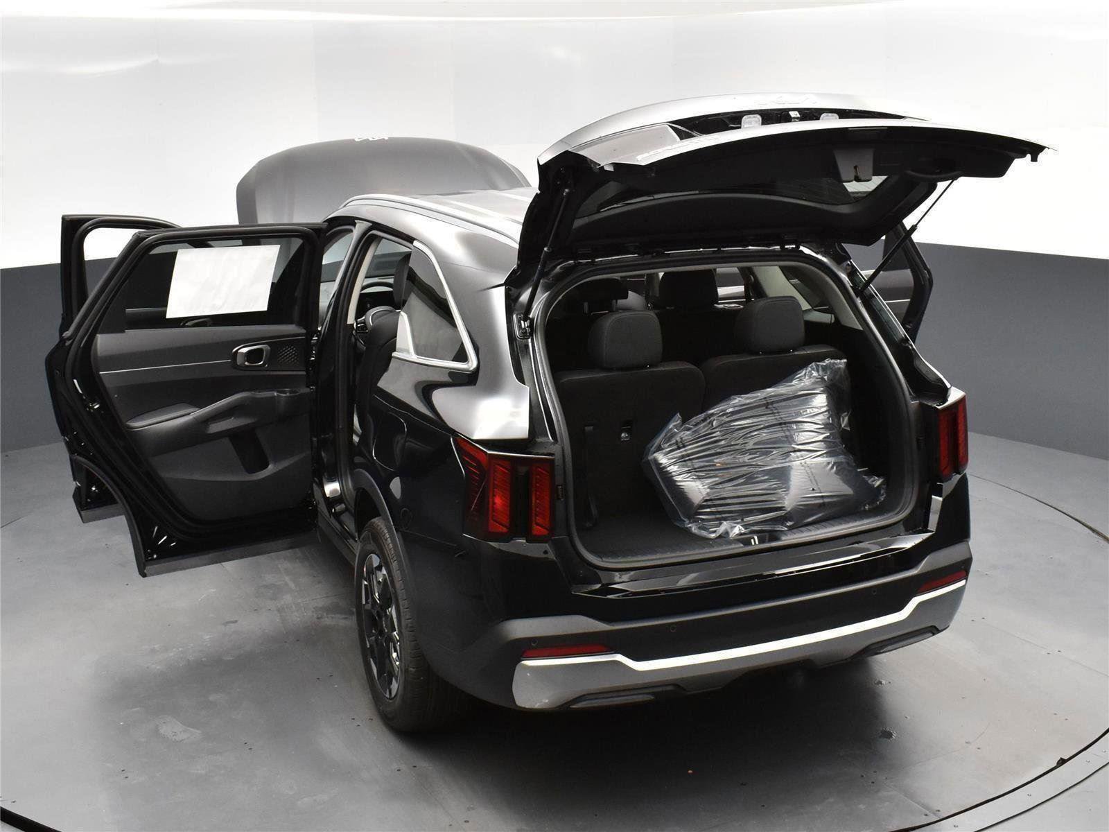 Used 2025 Kia Sorento S image 15