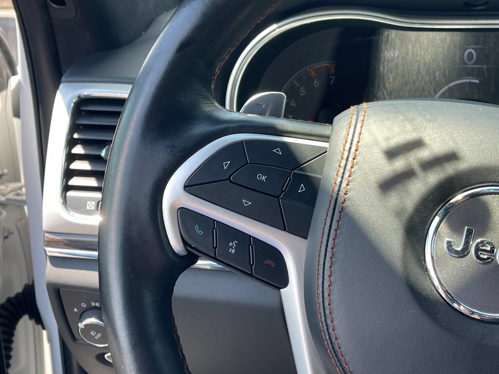 Used 2020 Jeep Grand Cherokee Summit AWD/4WD image 27