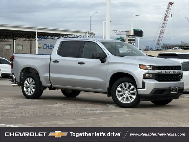Used 2020 Chevrolet Silverado 1500 Custom w/ Custom Value Package AWD/4WD image 2