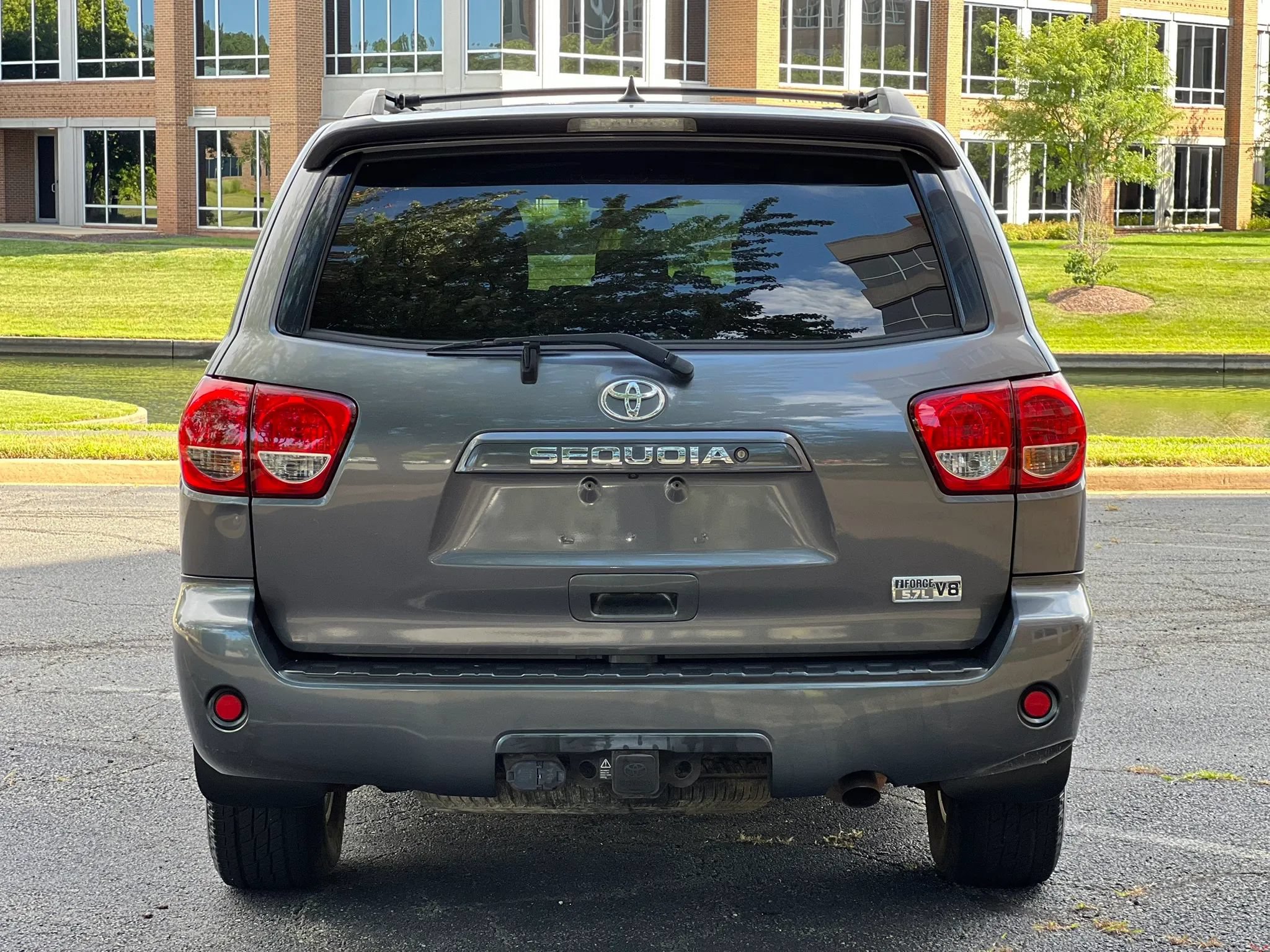 Used 2014 Toyota Sequoia SR5 RWD image 4