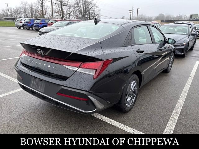 Used 2024 Hyundai Elantra SEL image 5