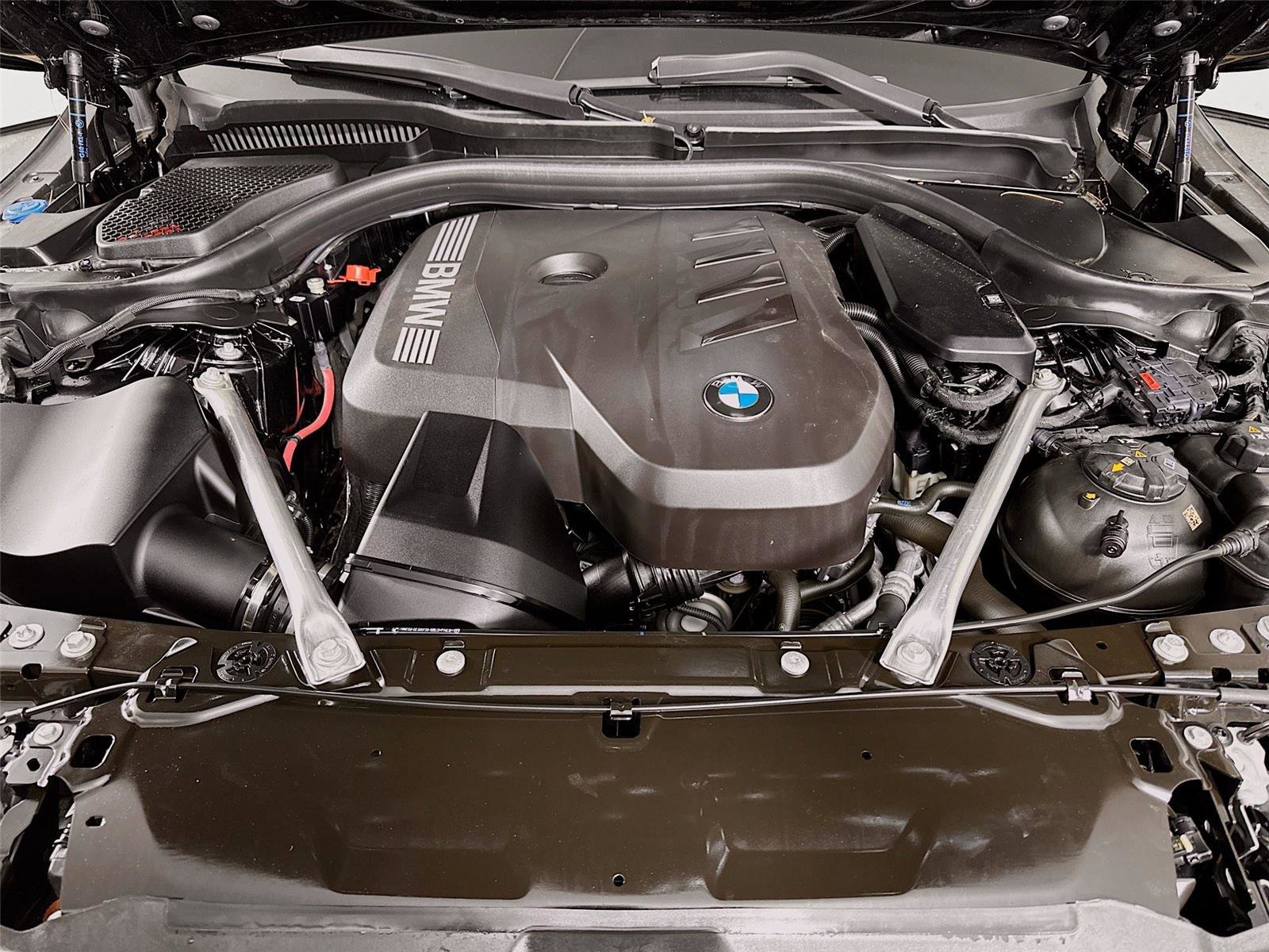 Used 2025 BMW 530i xDrive w/ Premium Package image 32