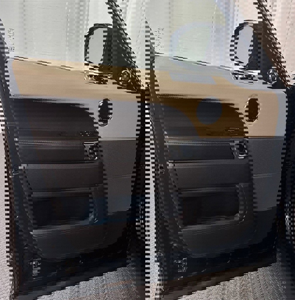 Used 2018 Land Rover Range Rover Sport HSE image 8