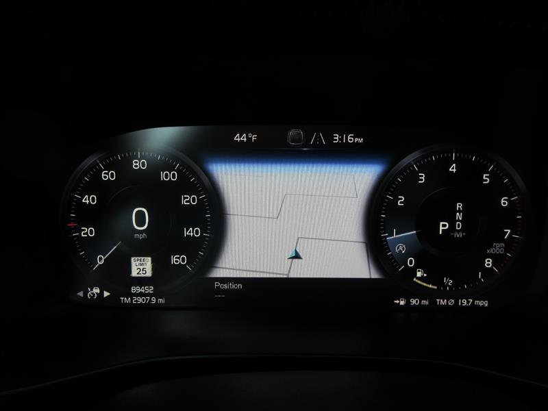 Used 2019 Volvo XC40 T4 R-Design image 14