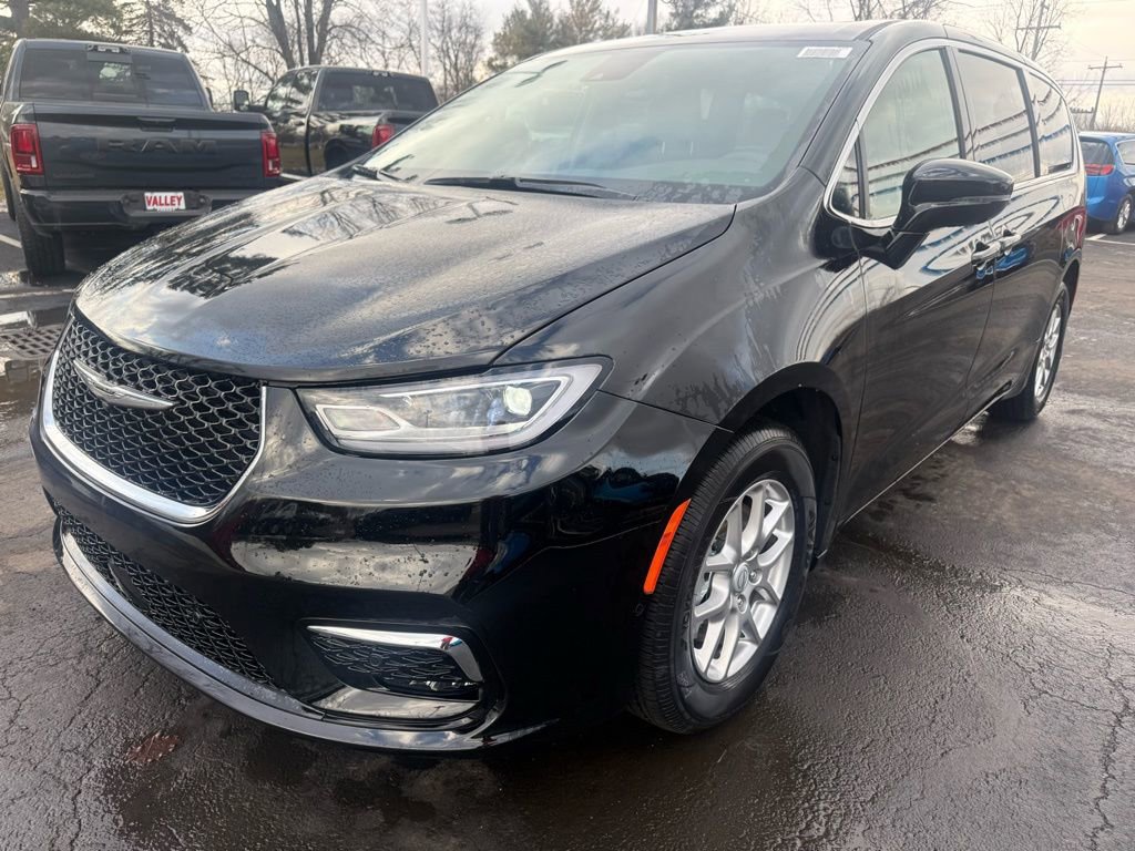 New 2025 Chrysler Pacifica Select FWD image 7