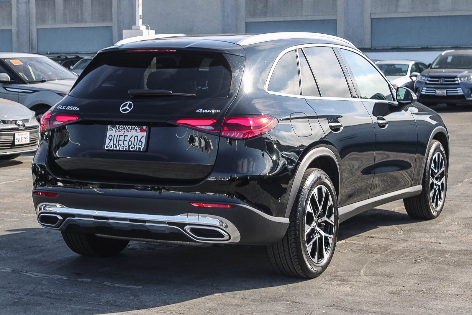 Used 2025 Mercedes-Benz GLC 350e 4MATIC image 9