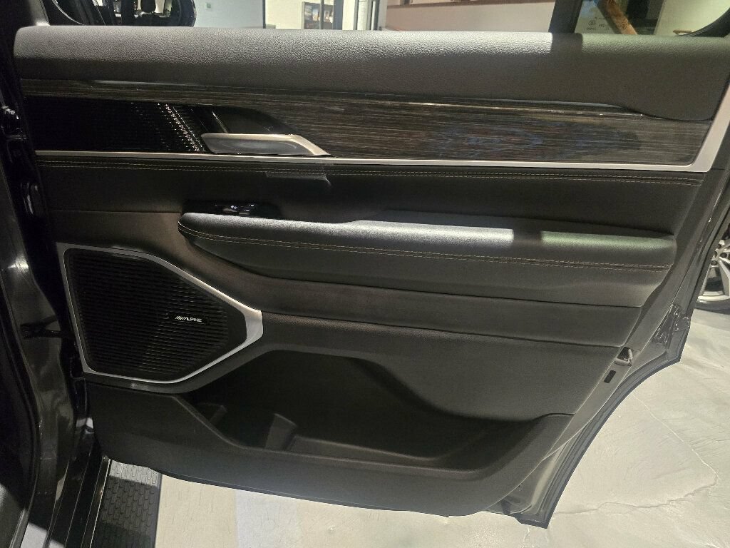 Used 2022 Jeep Wagoneer Series III w/ Flexible Seating Group AWD/4WD image 22