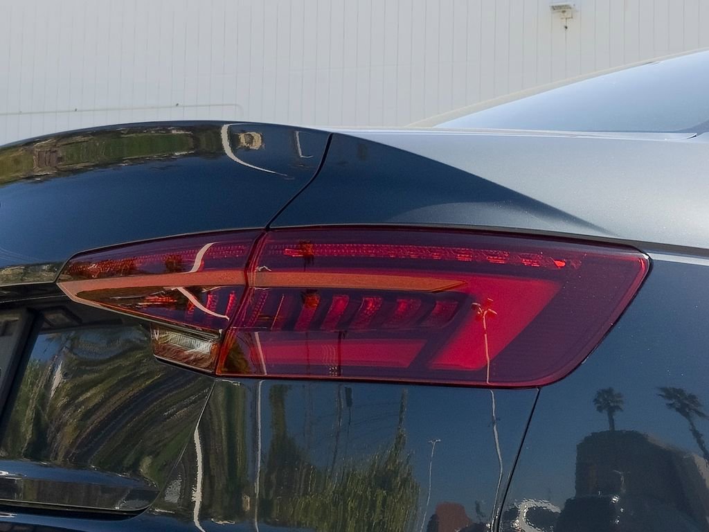 Used 2019 Audi A4 2.0T Premium image 5