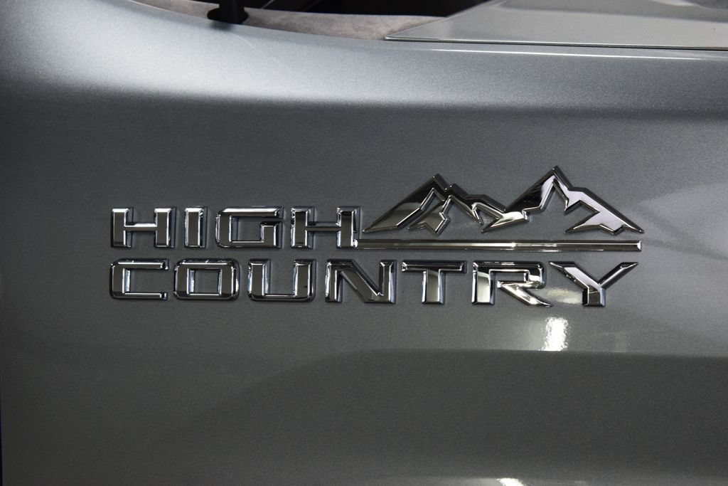 Used 2025 Chevrolet Silverado 2500 High Country w/ Technology Package AWD/4WD image 18