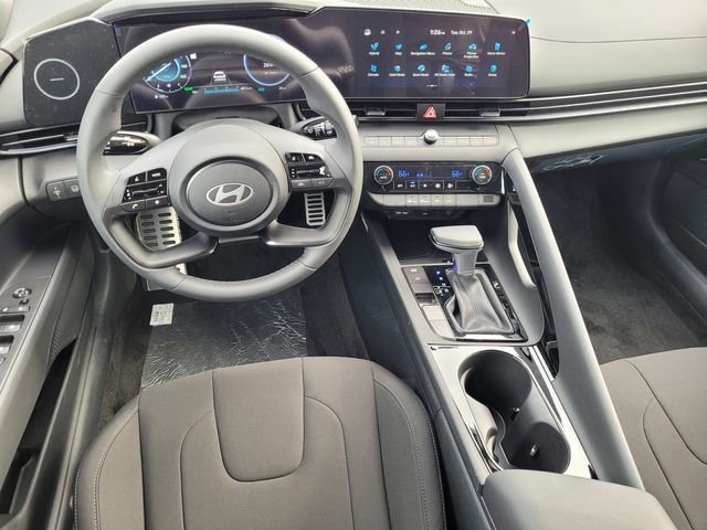 New 2025 Hyundai Elantra SEL image 32