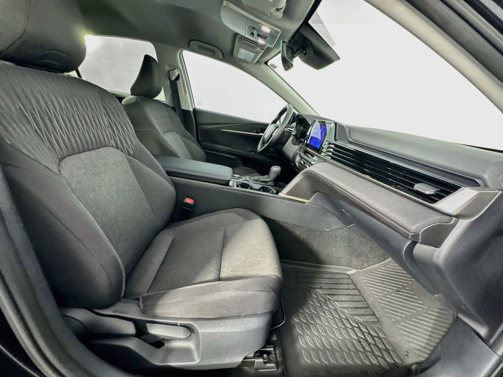 Used 2025 Toyota Camry LE FWD image 31