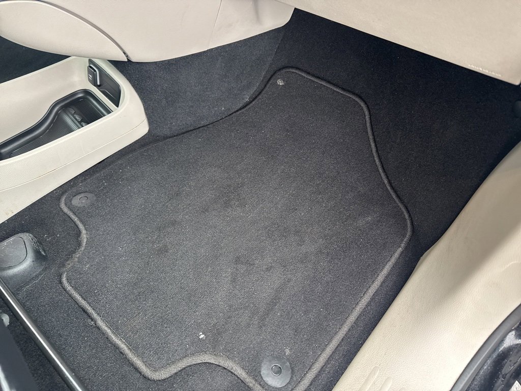 Used 2024 Chrysler Pacifica Touring-L image 28