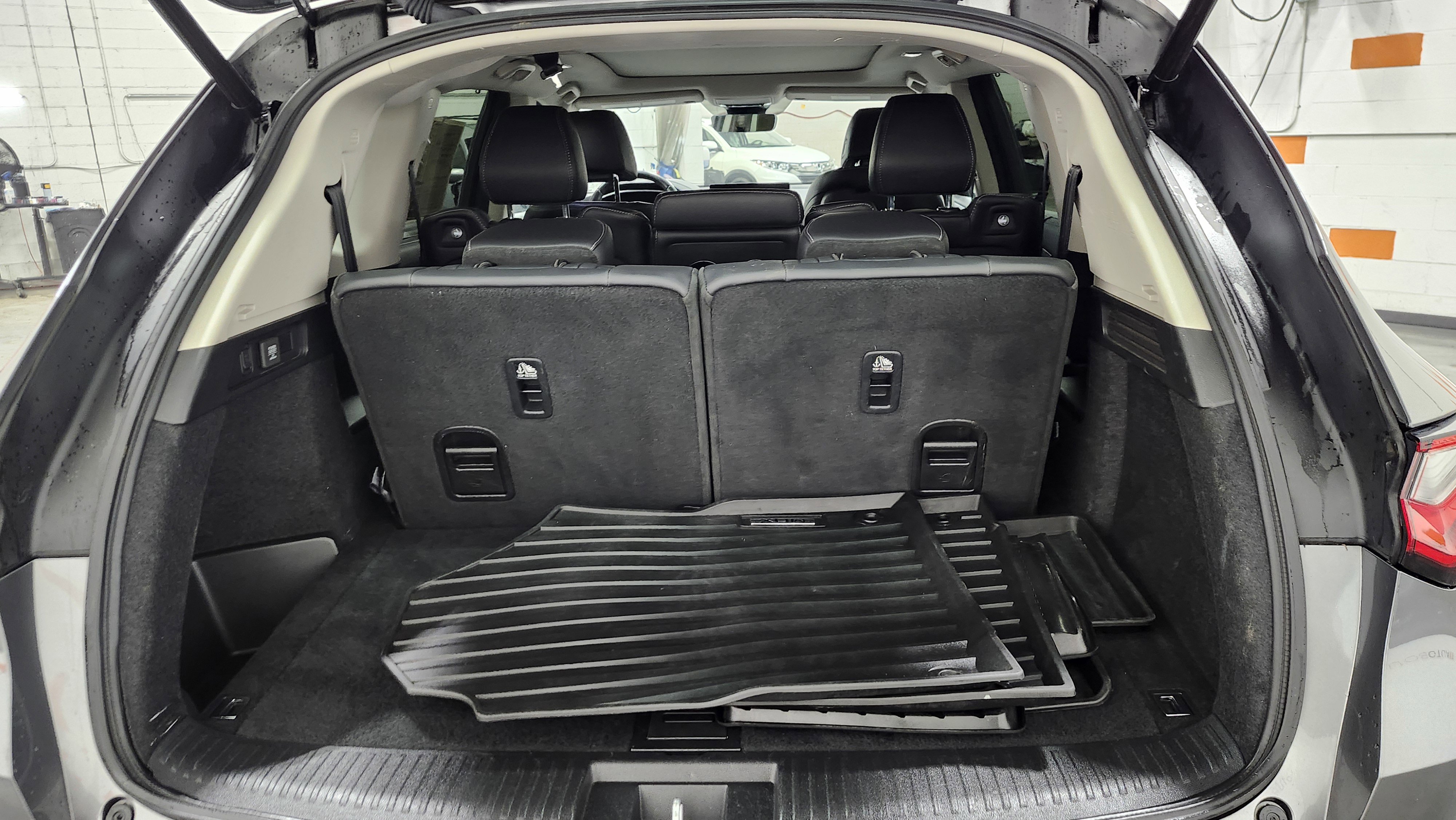 Used 2023 Acura MDX SH-AWD w/ Technology Package image 16